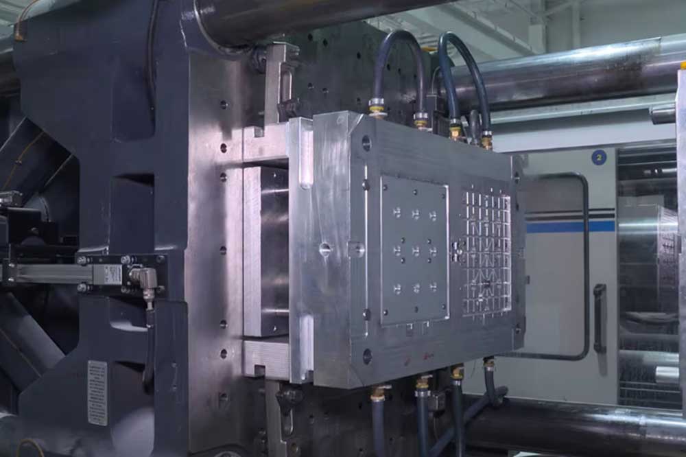 injection molding undercuts